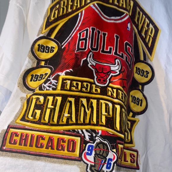 1996 Greatest Team Ever Chicago Bulls Tee - Picture 3 of 5
